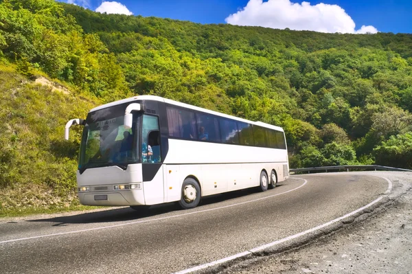 Bus confortable sur la route 